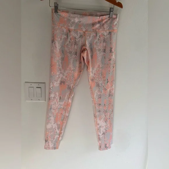 ALO Yoga Leggings - Picture 4 of 9